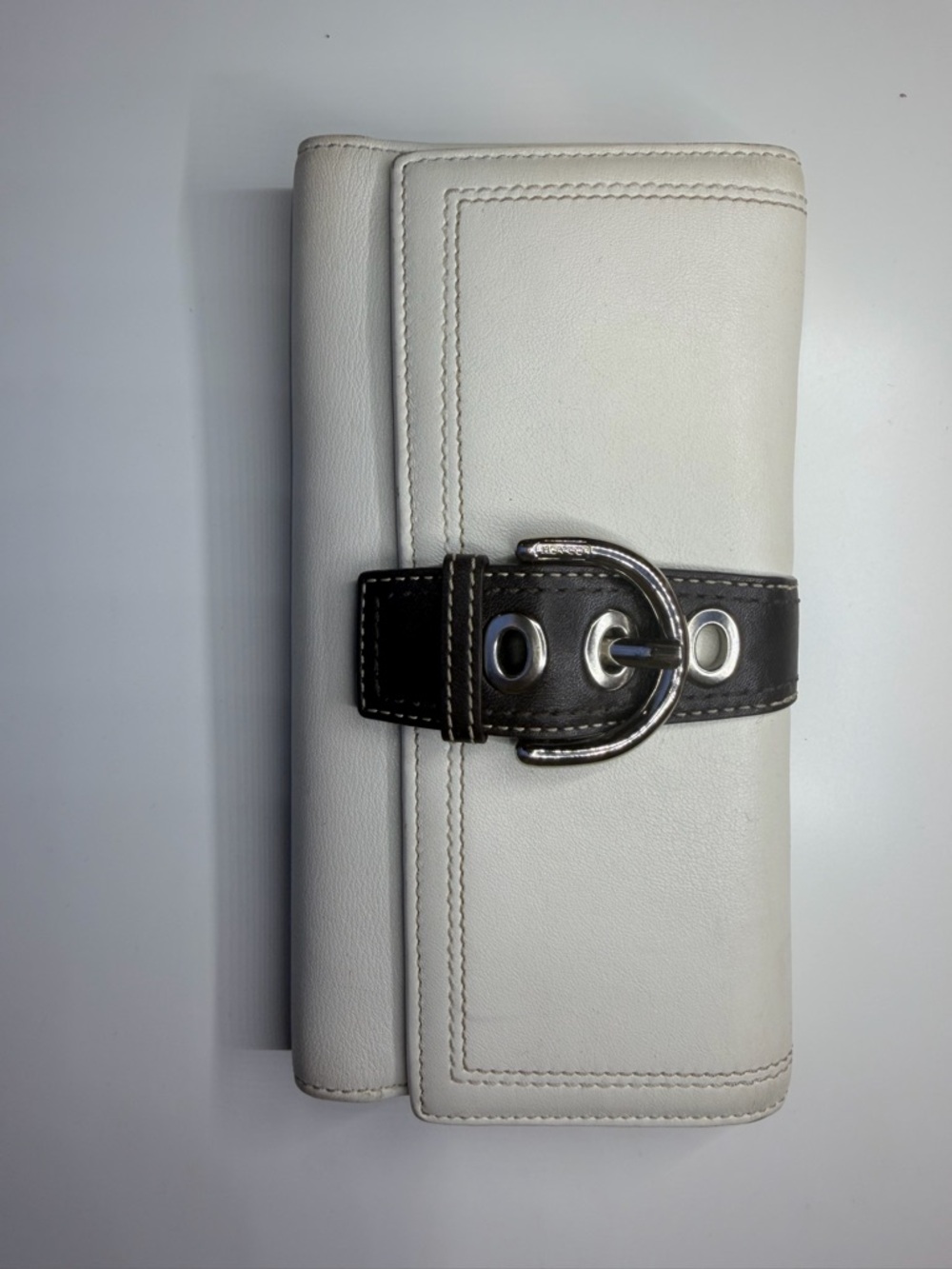 Y2K COACH Soho Cream Leather Wallet with BrownBuckle  W/ Silver Hardware